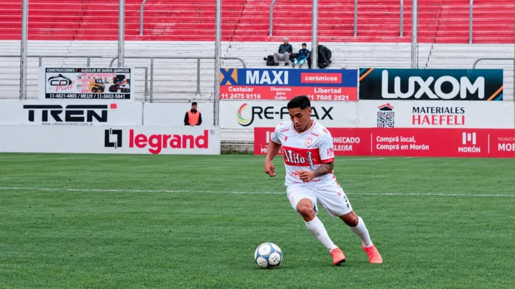 Walter Otta le buscará la vuelta. Es su trabajo. El técnico tiene el apoyo de los dirigentes del club. Habrá que ver cómo cambia la estrategia.