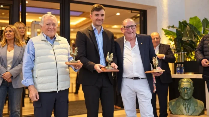 Luis Barrionuevo, el iintenente Lucas Ghi, y el Secretario de los Gastronómico Zona Oeste, Domingo Bruno.