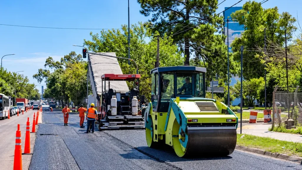 Todo hecho con SMA o Stone Mastic Asphalt: una mezcla de asfalto, áridos gruesos, material fino y aditivos, diseñada para resistir deformaciones y soportar tránsito intenso y cargas pesadas.