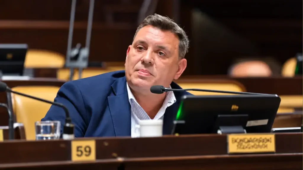 Maximiliano Bondarenko, Comisario Inspector Retirado de la Policía de la Provincia de Buenos Aires, es el principal crítico del Ministro de Seguridad Bonaerense Javier Alonso. 