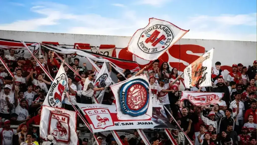 La hinchada no pierde las esperanzas. Es lo último que se pierde. Aunque con un recorrido irregular, llegan bien parados al Repechaje.