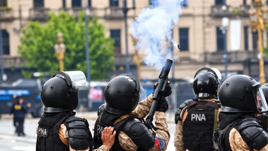 Gases, gases y gases para estudiantes, ayudantes, profesores y personal no docente. No hay diálogo. 