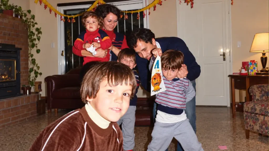 Una escena familiar junto a sus hermanos: Juan Cruz y Juan Manuel.