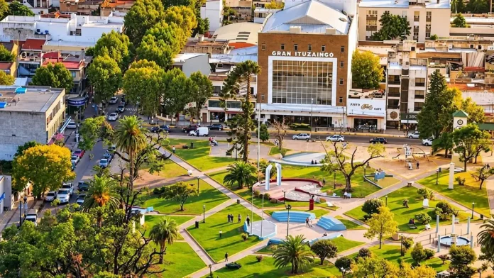 Plaza General San Martín de Ituzaingó Lado Sur.