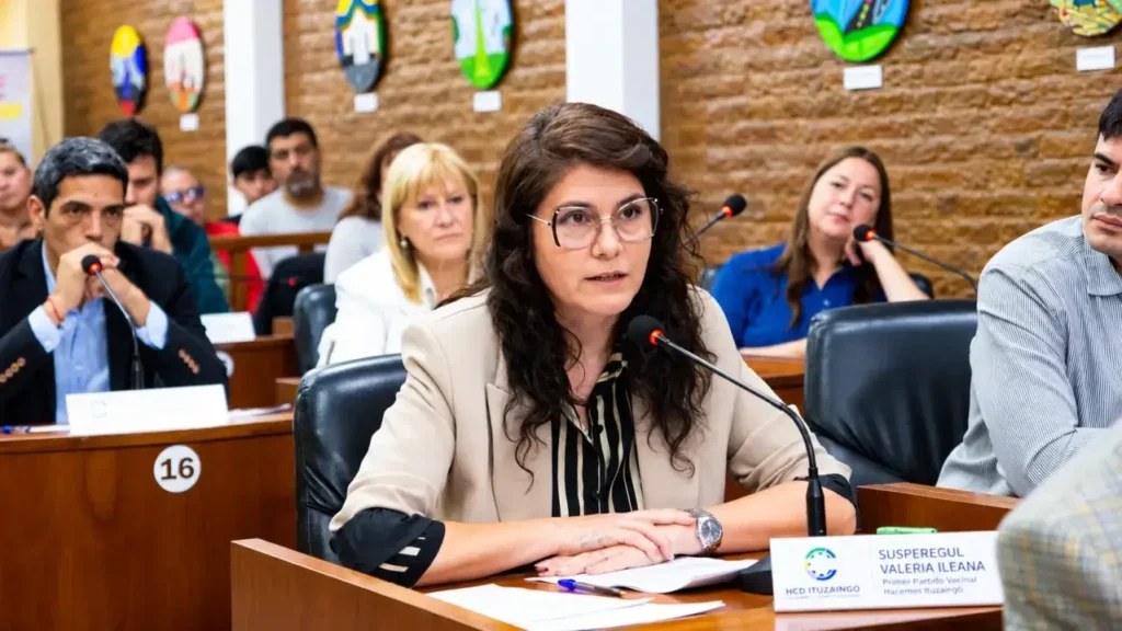 La concejal  Valeria Susperreguy. Esta comprobado científicamente que    la vegetación contribuye a regular la temperatura, retener parte del agua de lluvia, capturar partículas contaminantes, proporcionar sombra y generar condiciones favorables para la biodiversidad.