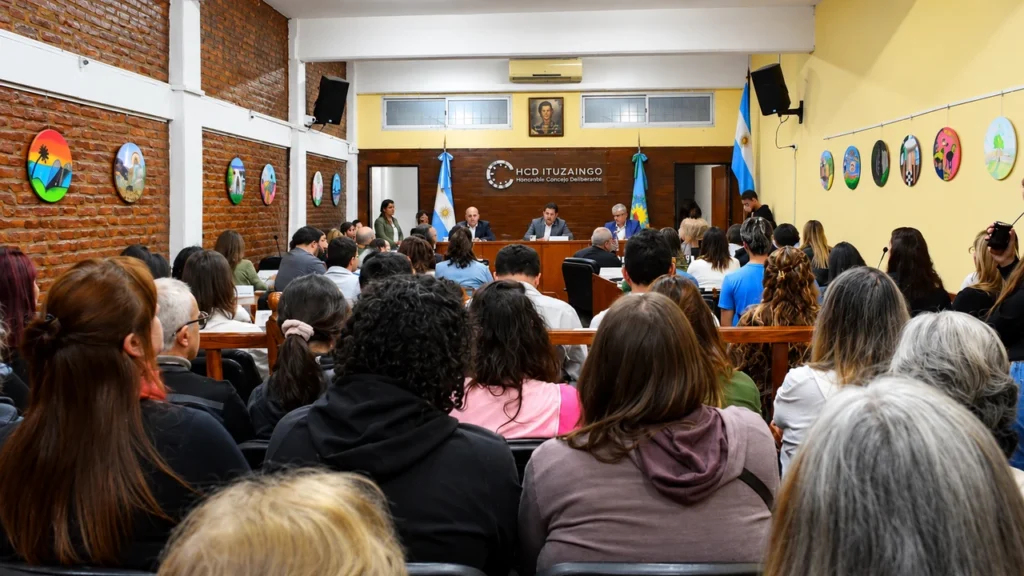 El III Foro de la Comunidad sobre Salud Mental reunió a vecinos, profesionales, organizaciones sociales y funcionarios en el Concejo Deliberante de Ituzaingó para debatir propuestas de prevención y atención.