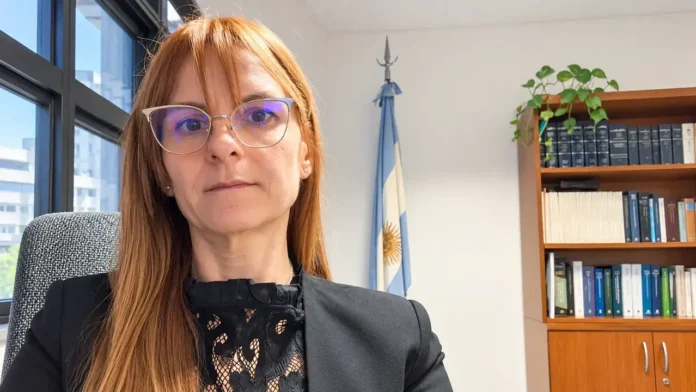 La Jueza María Laura Lucchini Minuzzi, titular del Juzgado de Familia N.º 9 del Departamento Judicial de Morón creo la app Vínculos para facilitar la relación entre parejas separadas.